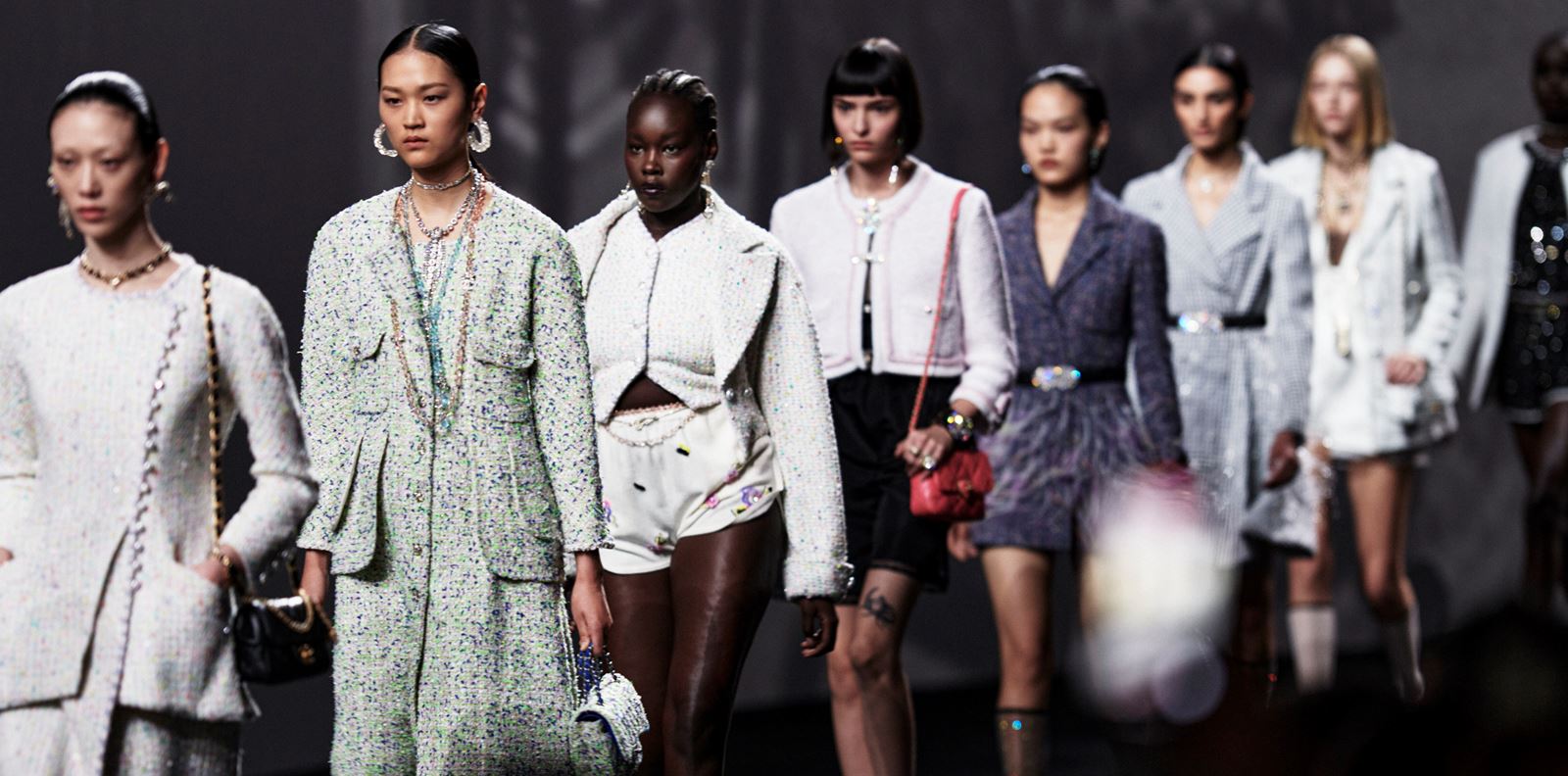 Виржини Виар ни показа привлекателността на Chanel