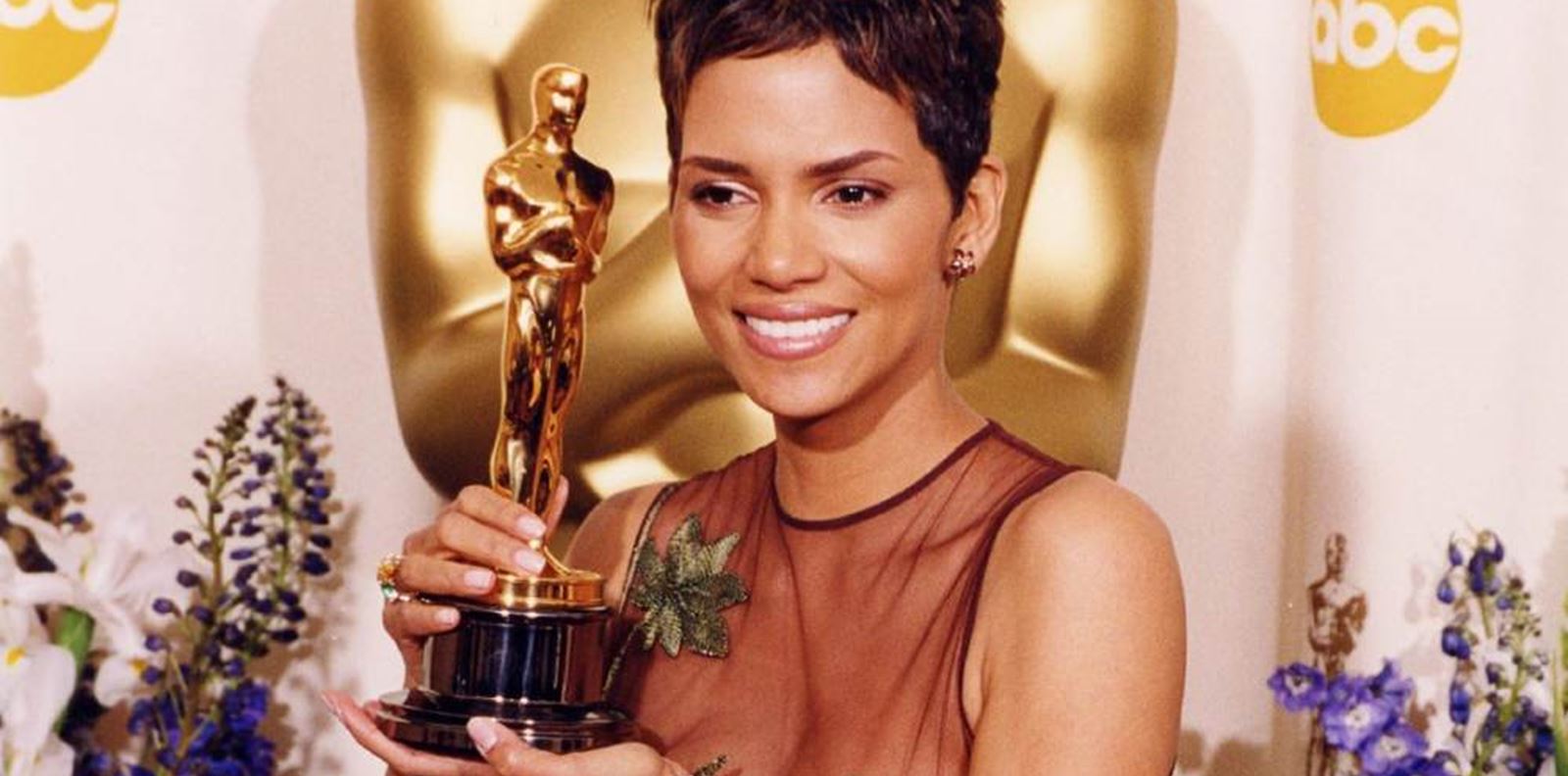 Хали Бери и роклята, за която всички говорят