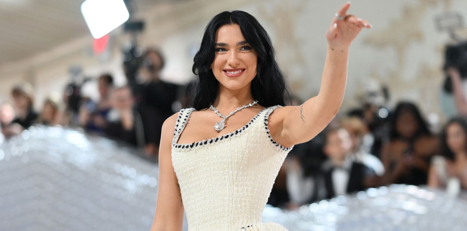 Диамантите на Дуа Липа струват повече от 10 милиона долара