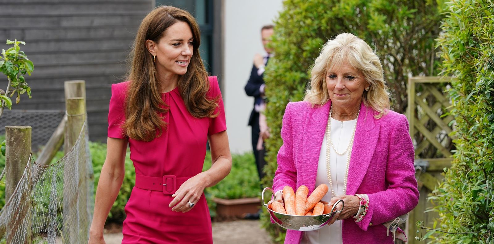 Кейт избра Alexander McQueen, Джил - Valentino