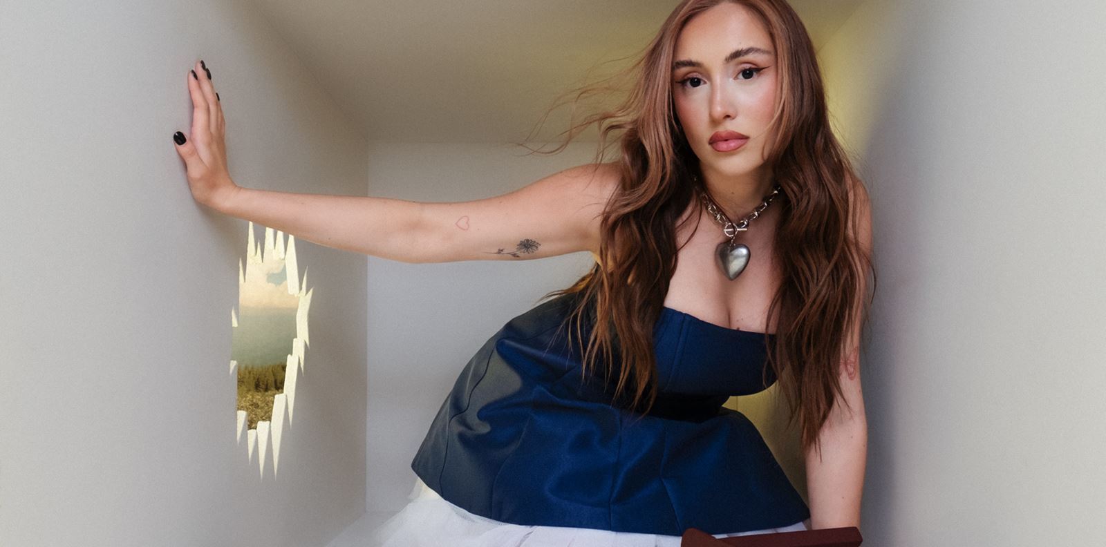 Дара Екимова събира музикалния си свят в дебютен албум