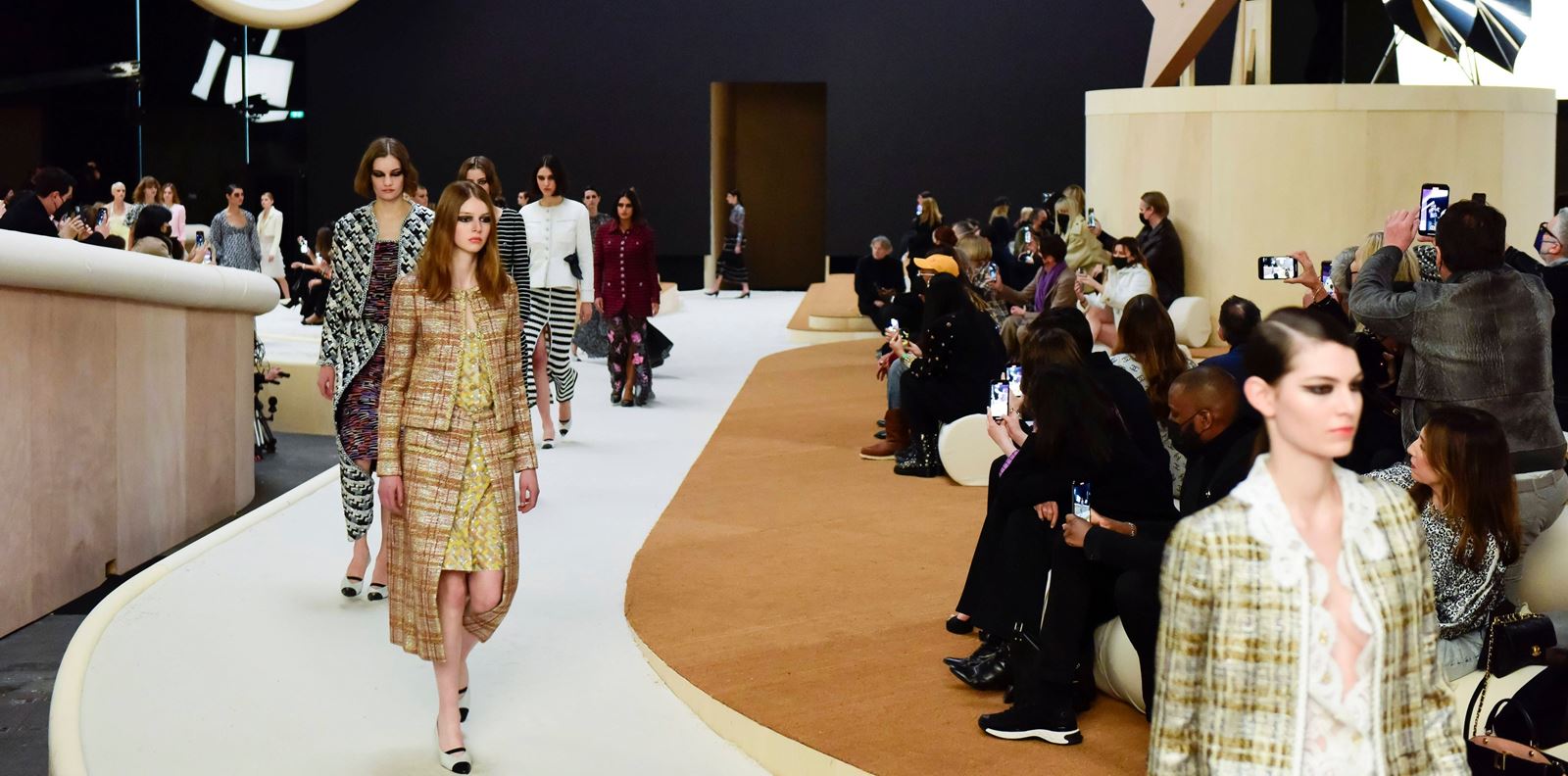 Chanel се върна в миналото, за да дефинира лятото