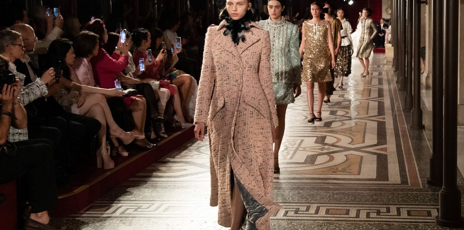 Chanel заложи на драматизма и аристократичния поглед