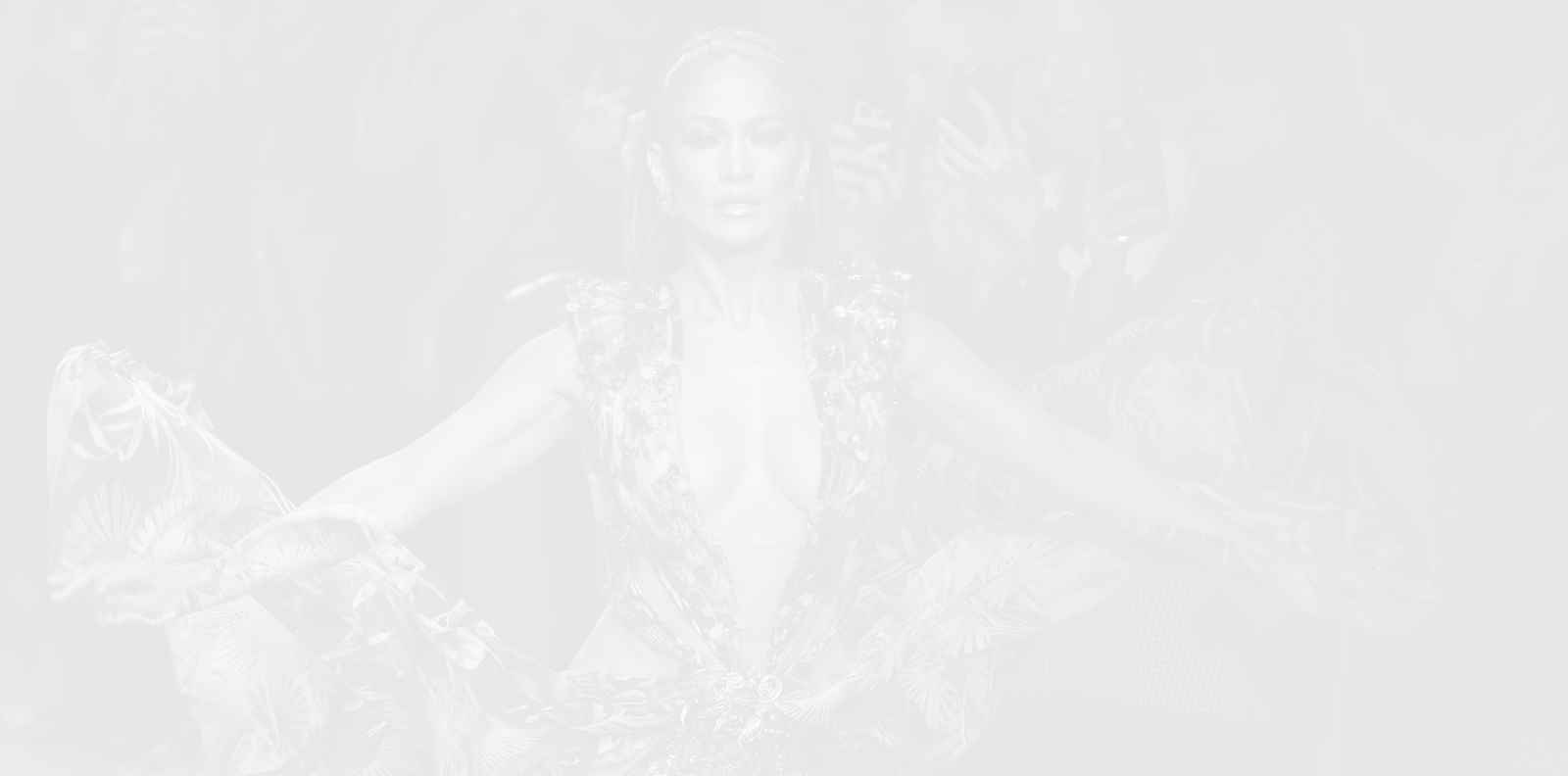 Дженифър Лопес отново сложи онази рокля на Versace [Видео]