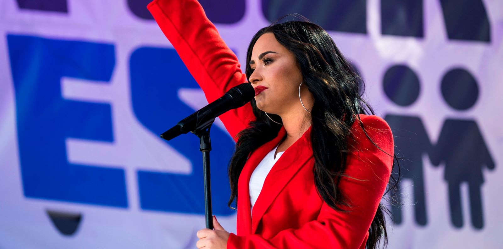 Деми Ловато: "Сгодих се, за да докажа на света, че съм добре"