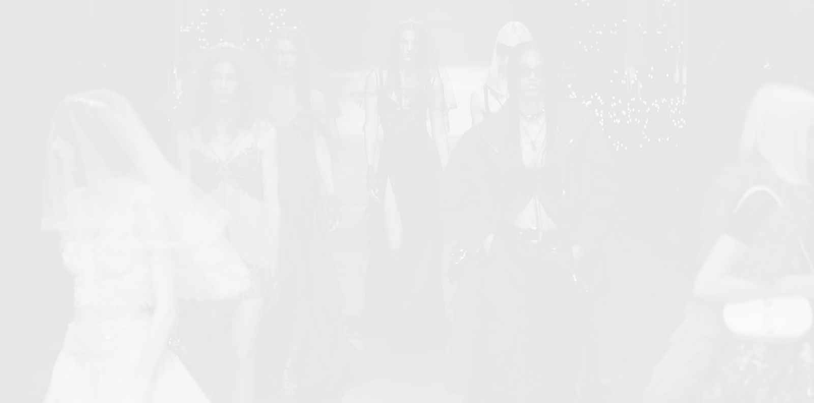 Versace S/S 2023: Гръндж, пънк и Парис Хилтън
