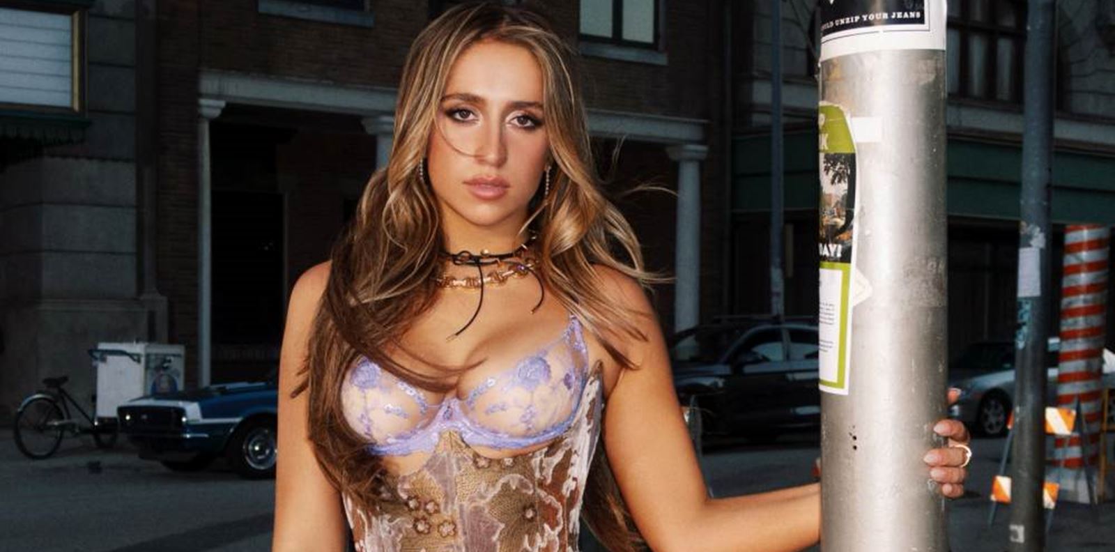 Тейт Макрей изстрелва третия си студиен албум в музикалната орбита