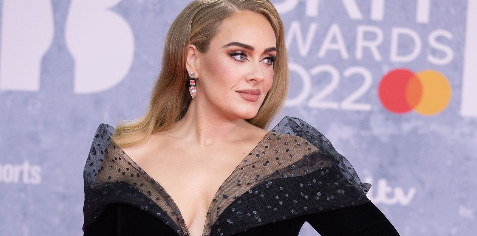 Адел планира да създаде своя марка бельо