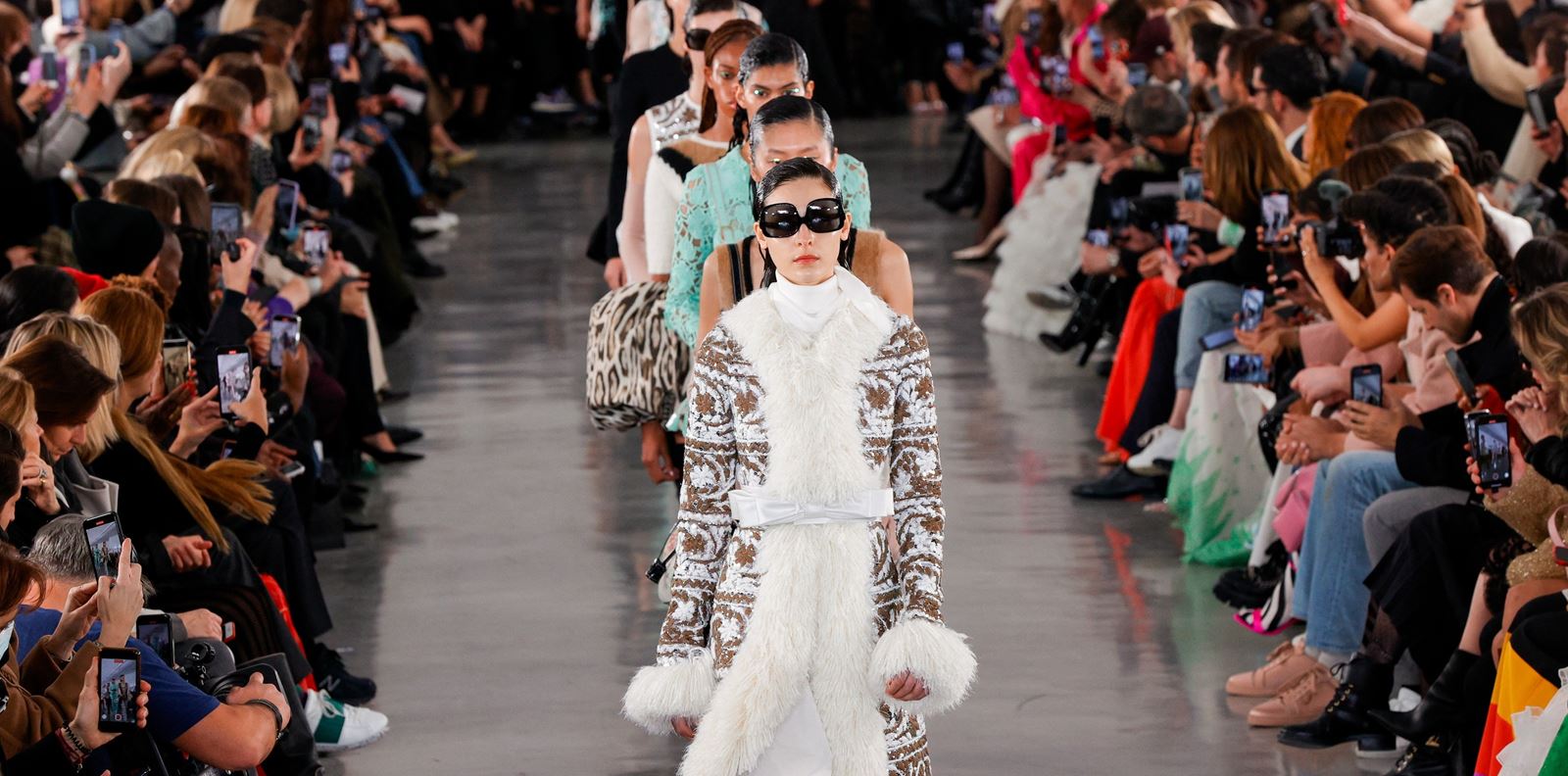 Жените на Париж водят Giambattista Valli в есен/зима 2022