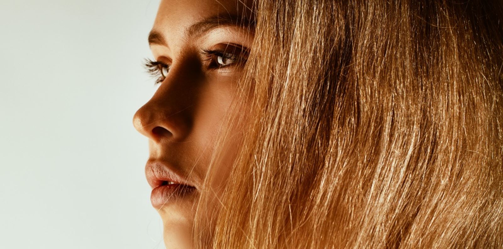 Какво кара косата да пада на кичури?