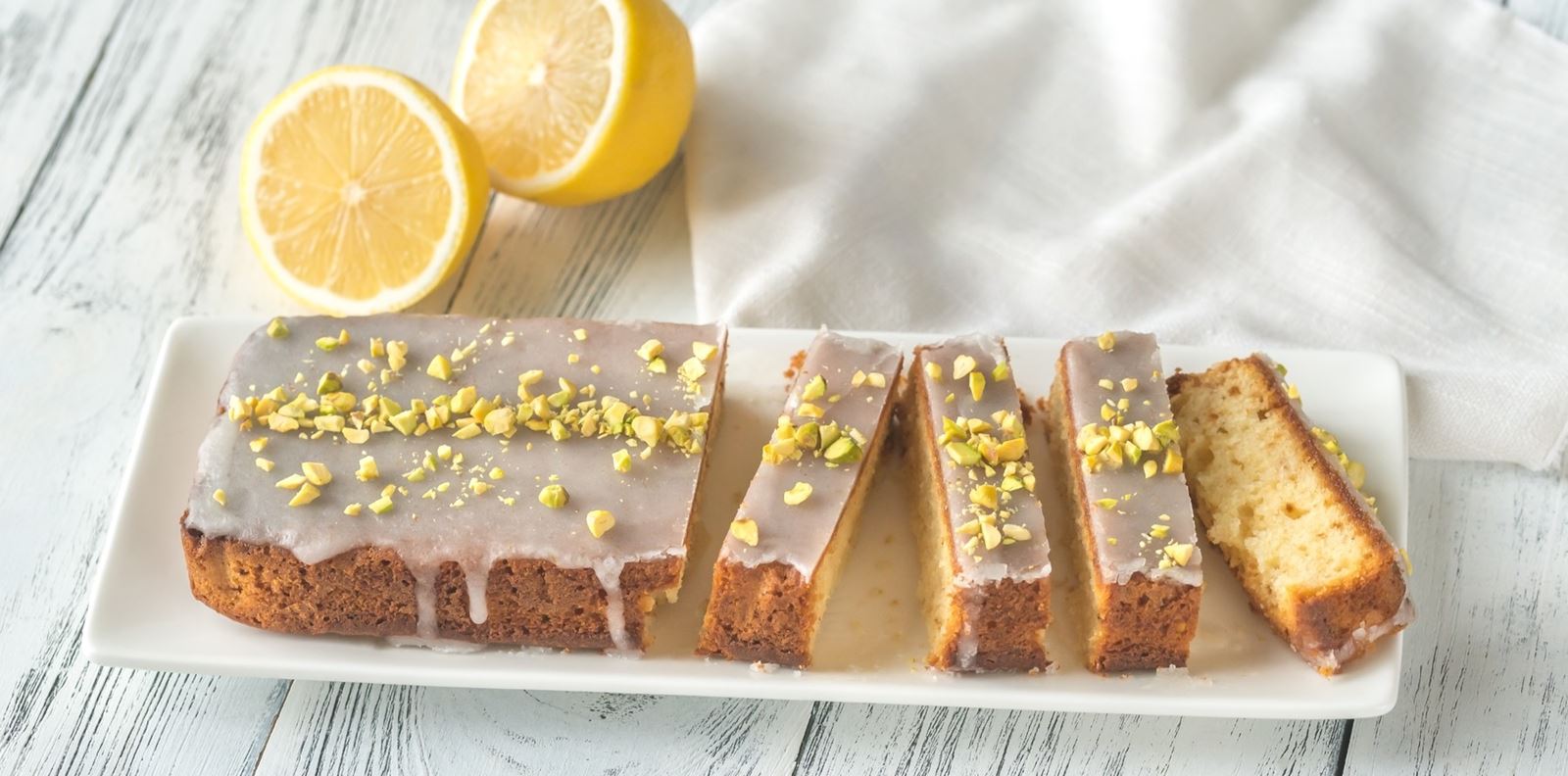 Сиропиран лимонов кейк с фростинг от маскарпоне