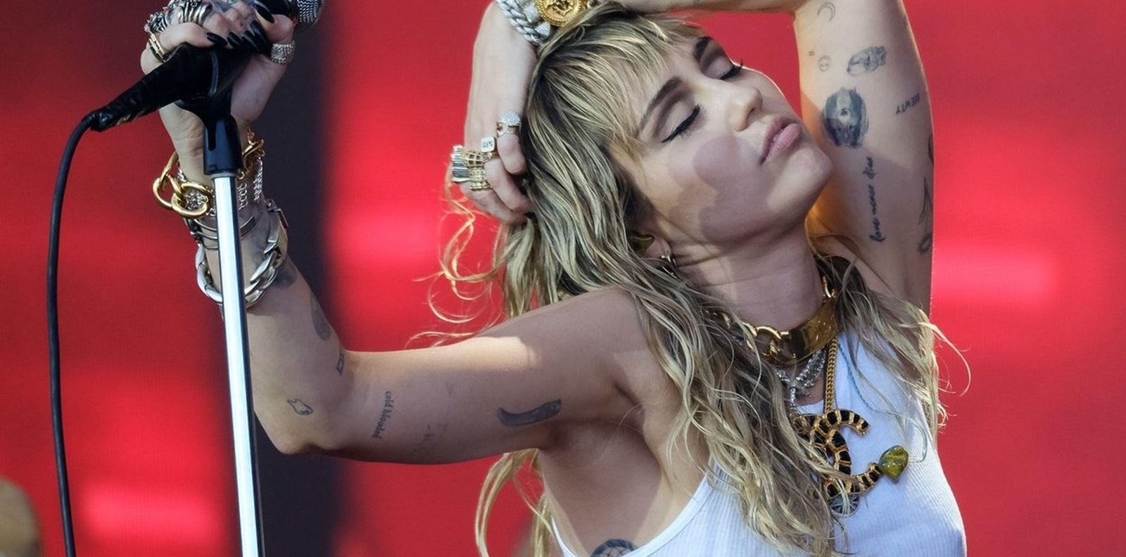 Майли Сайръс и TikTok ще завладеят Супербоул