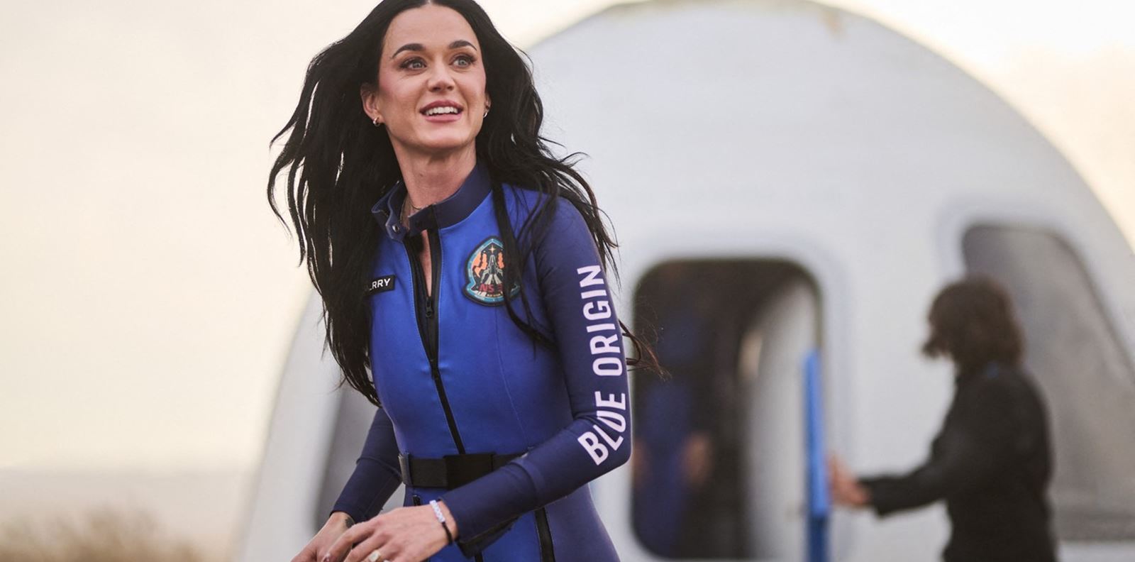 Кейти Пери целуна Земята след исторически полет в Космоса