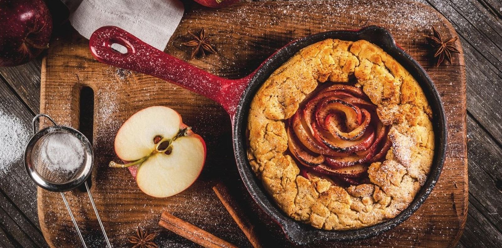 Пухкав ябълков кейк с орехи в тиган