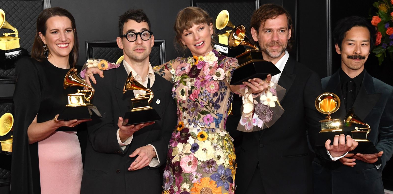 &quot;Грами&quot; 2021: Големите победители &amp; музикалните изпълнения