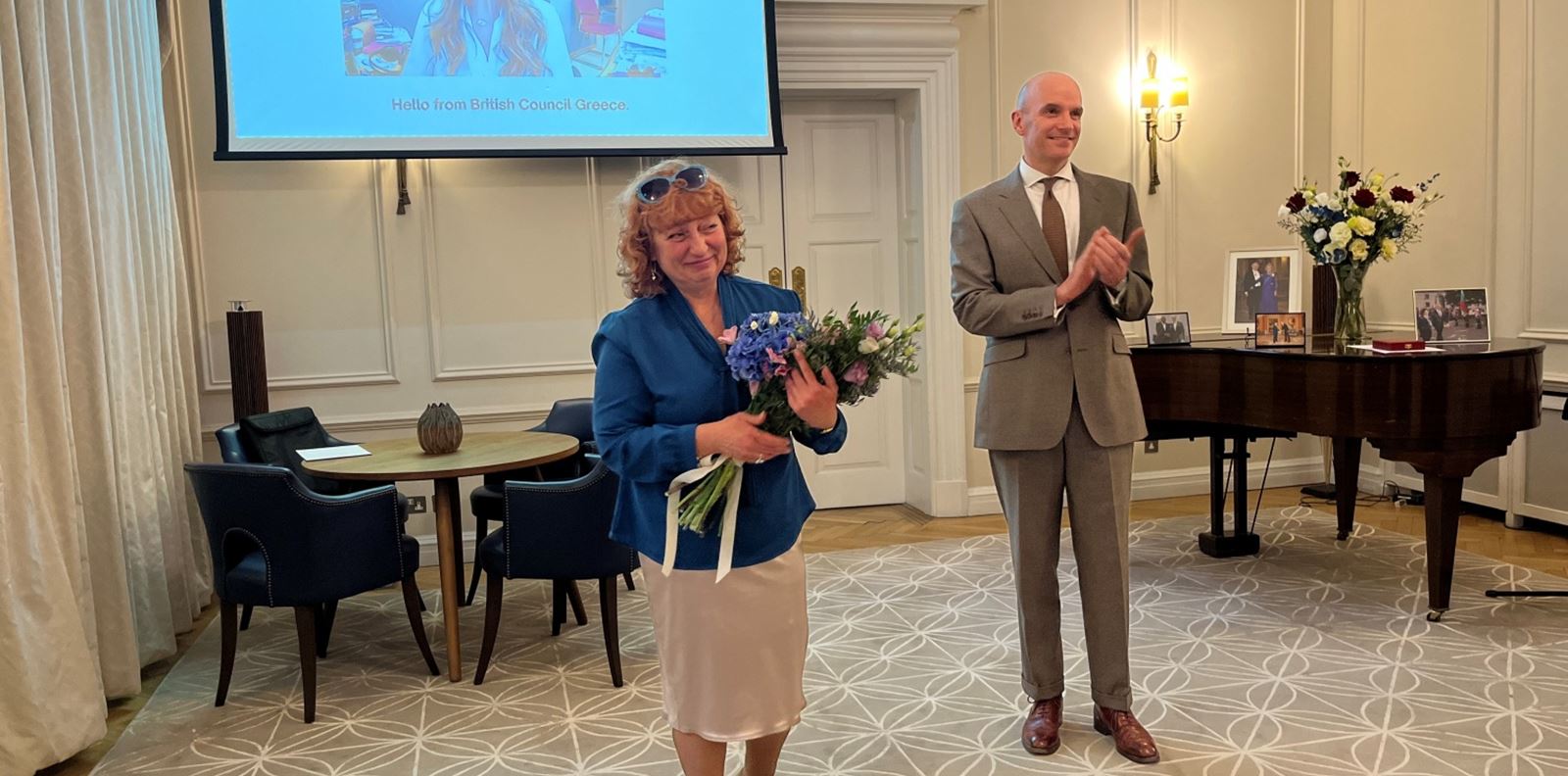 Любов Костова беше удостоена с Почетния орден на Британската империя за приноса си към науката