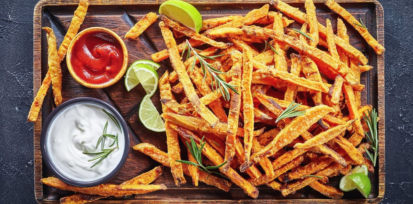 Сладки картофи със сос от нахут и цедено мляко