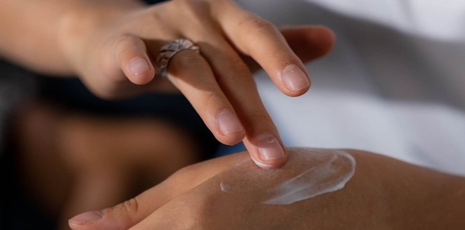 Знаете ли как да се грижите за кожата на ръцете си?