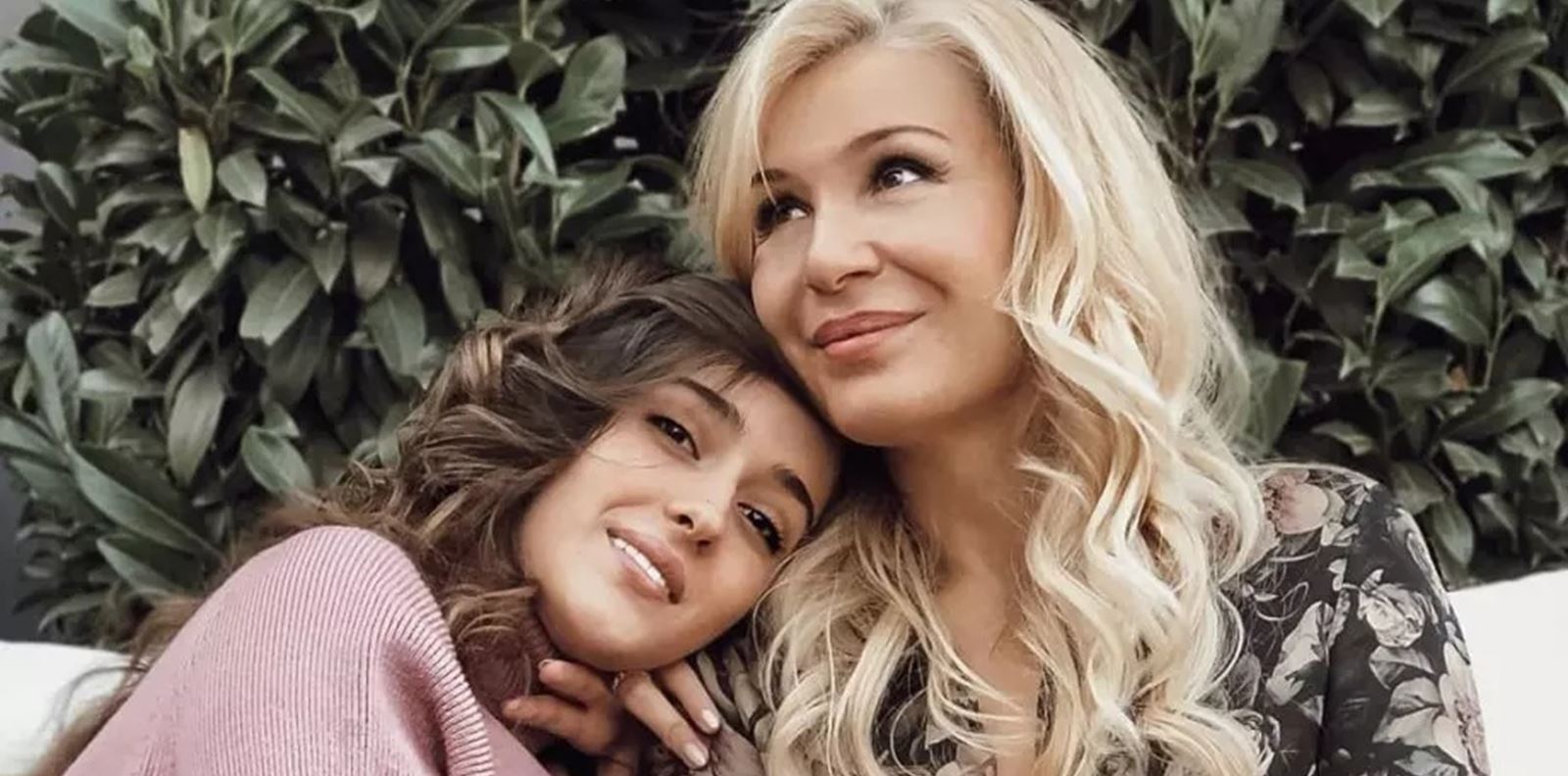 Гала ще става баба