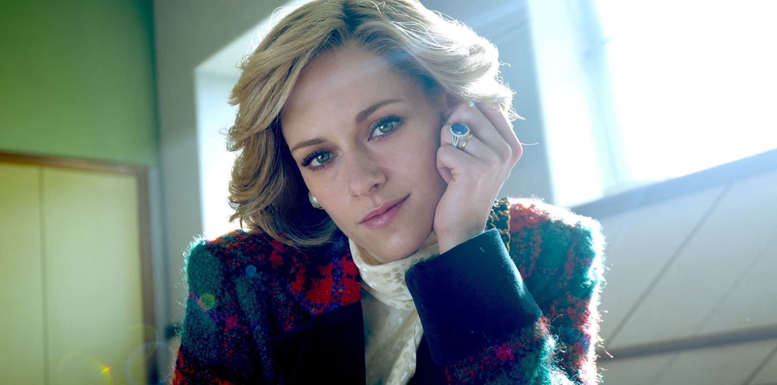 Кристен Стюарт е доста убедителна принцеса Даяна