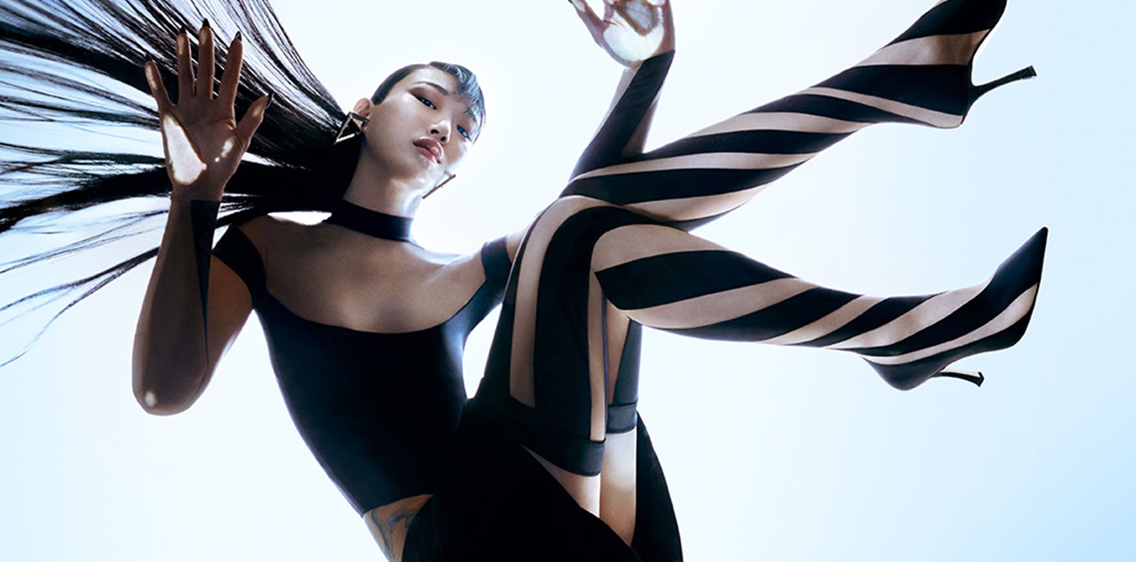 Jimmy Choo и Mugler изненадаха с капсулна колекция обувки