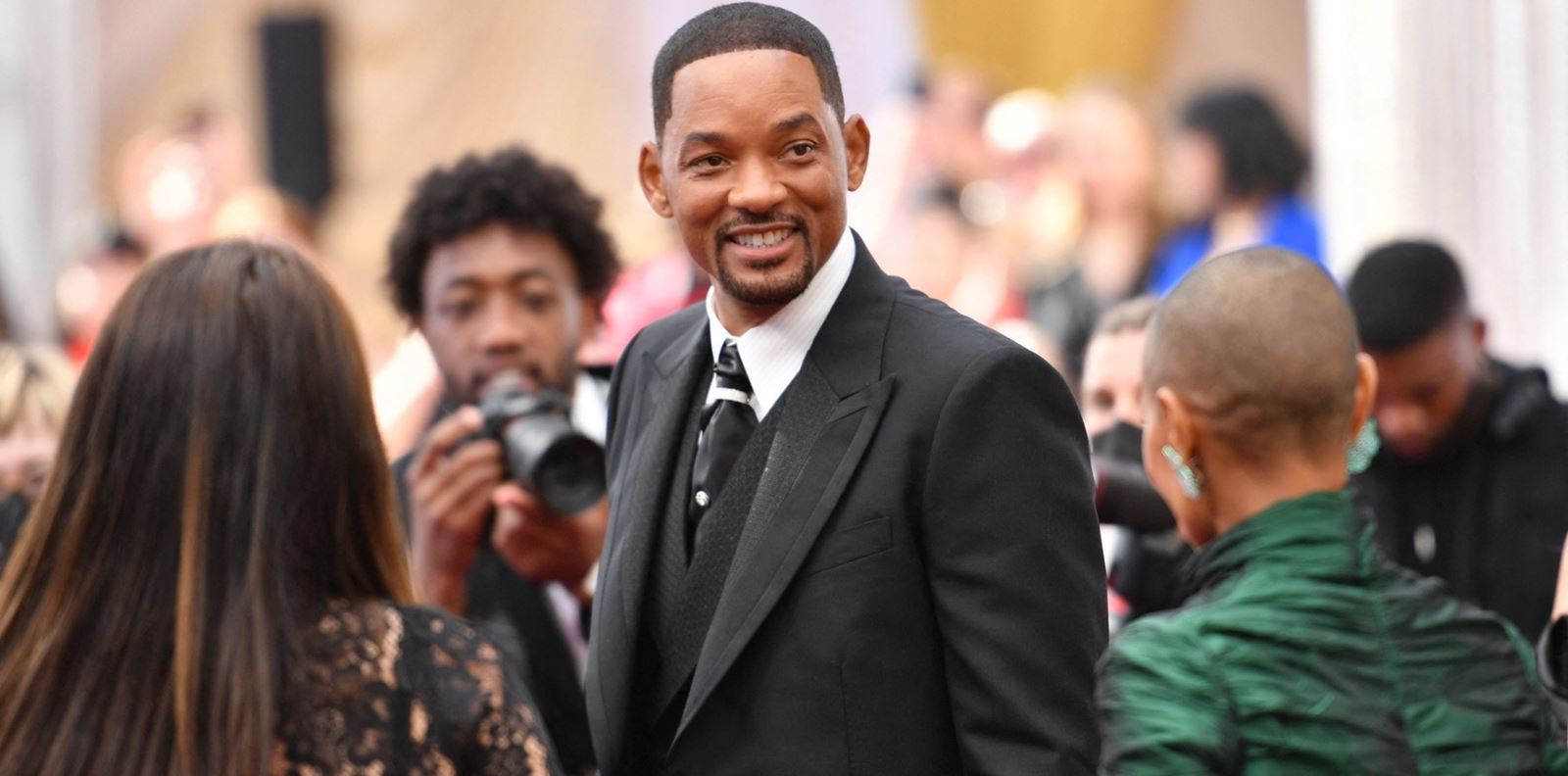 Уил Смит приема &quot;10-годишното&quot; решение на Академията