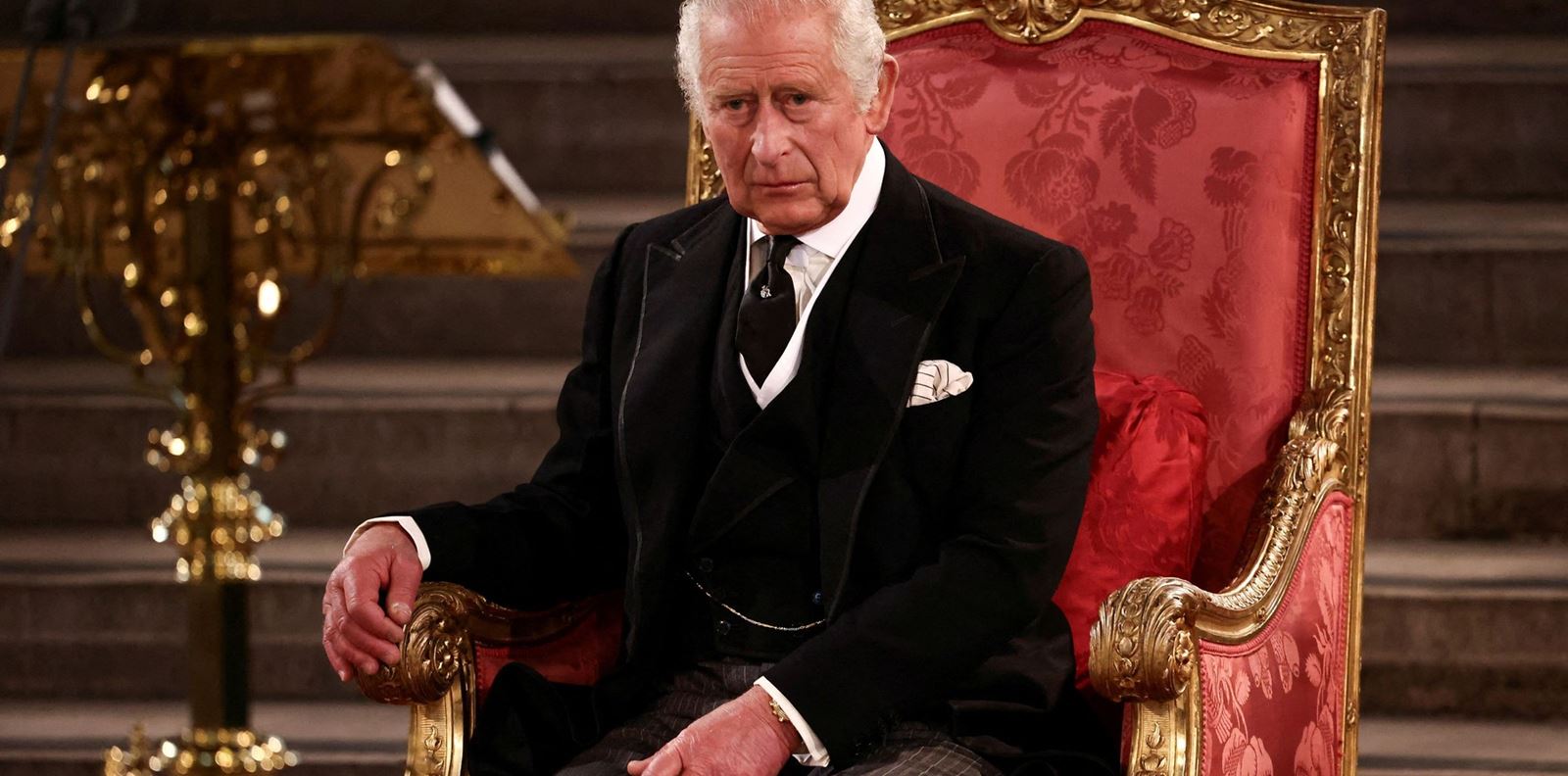 Крал Чарлз III съкращава персонала си