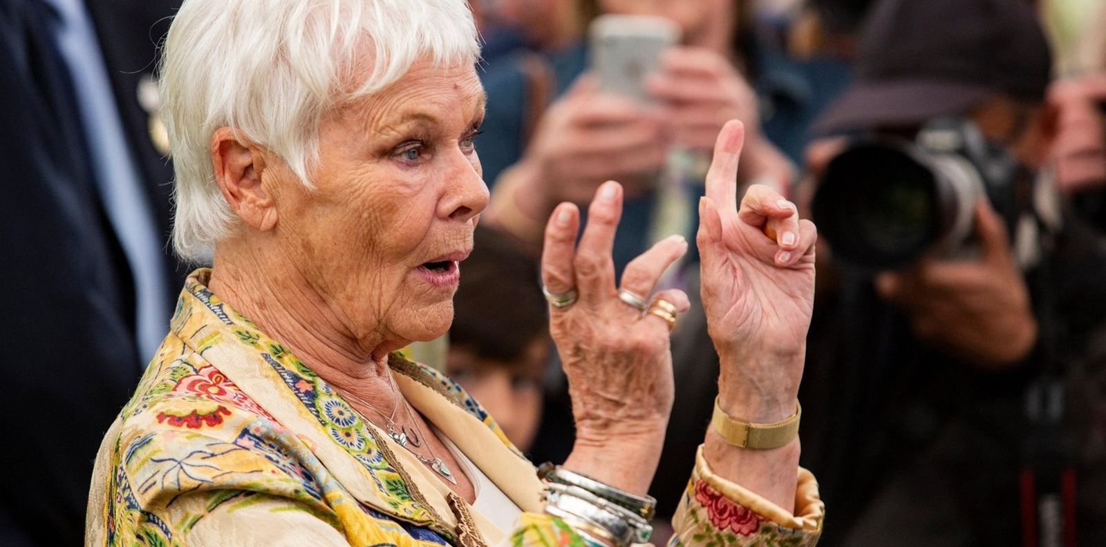 Джуди Денч се ваксинира срещу COVID-19