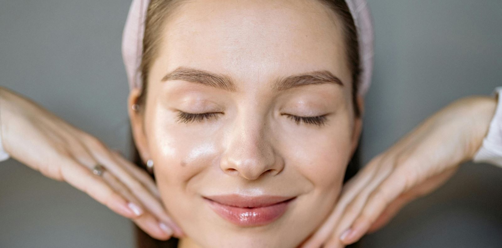 Фейс йога: пътят към по-стегната кожа и естествен блясък