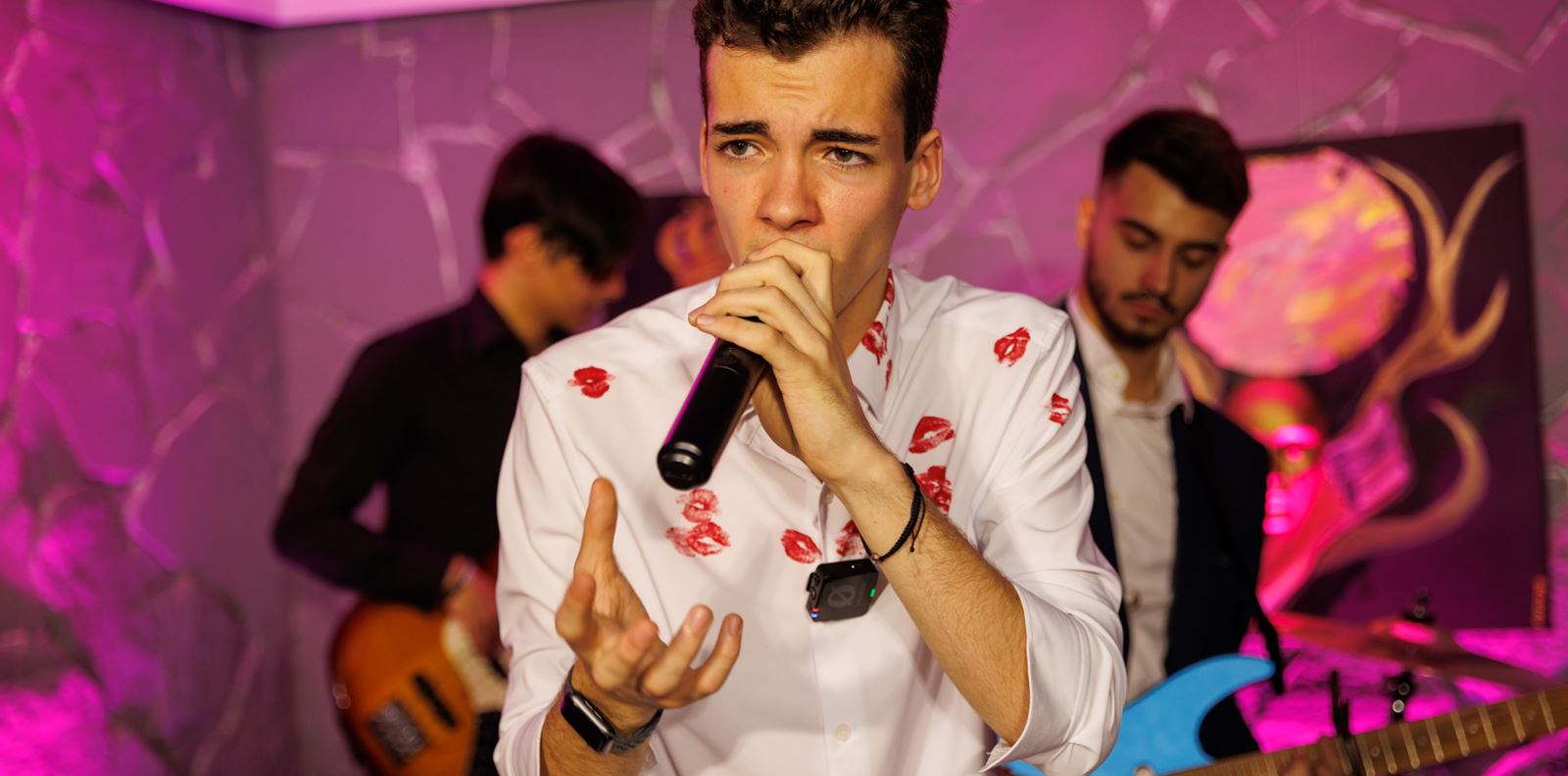 Антон Котас преследва своя любовен &quot;Компас&quot; от Ню Йорк до София