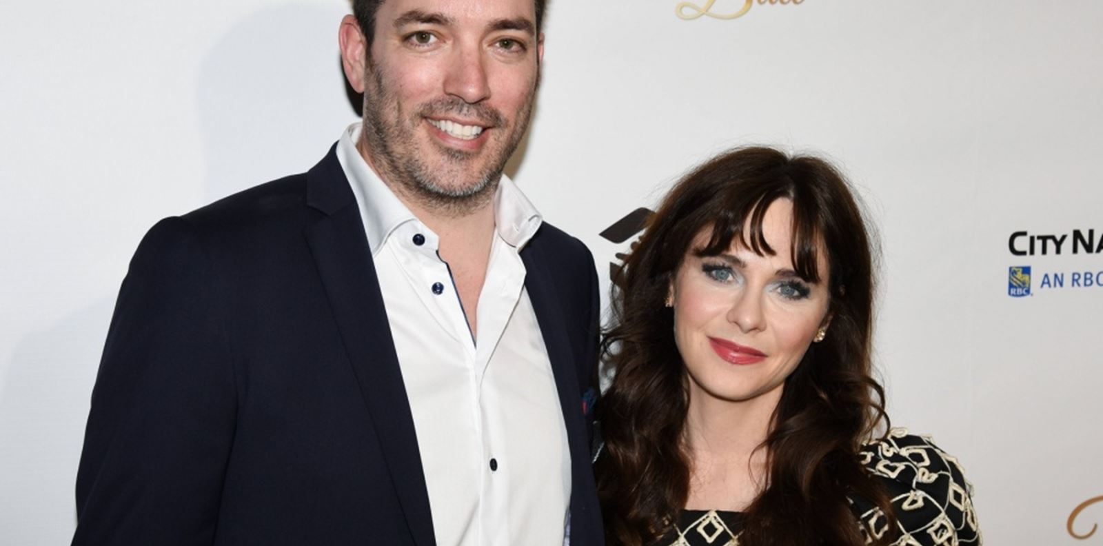 Зоуи Дешанел се сгоди