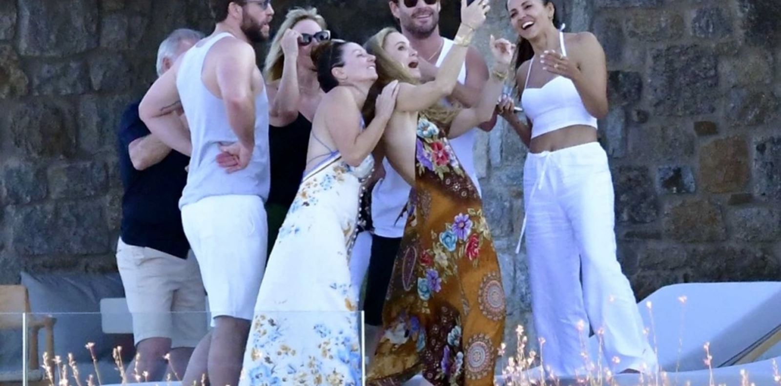 Лятното бягство на Мат Деймън и братята Хемсуърт на Миконос