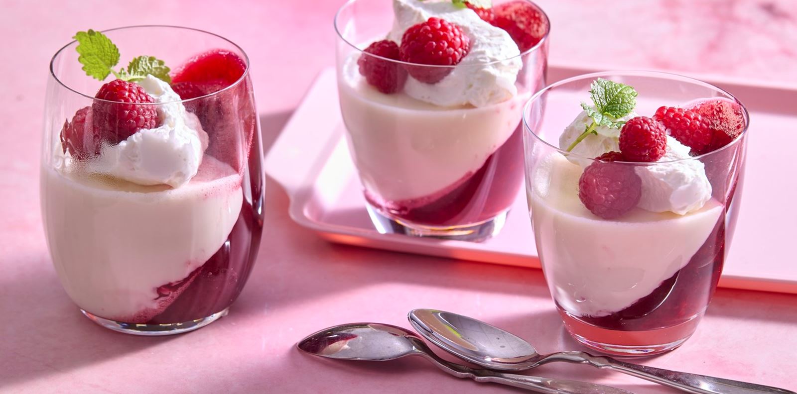 Панакота с малиново желе