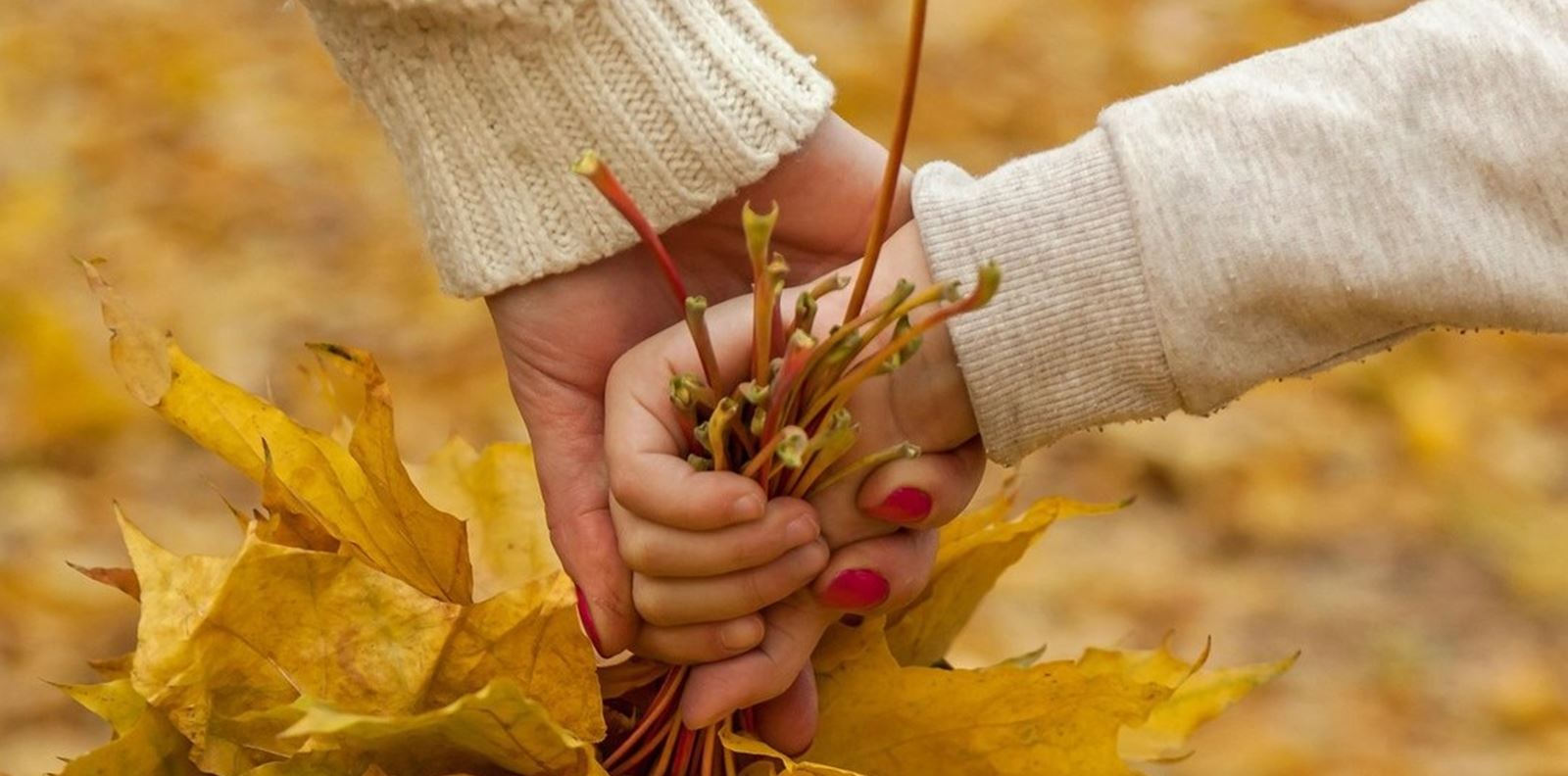 Мерло, изумруд и другите хитови цветове при есенния маникюр