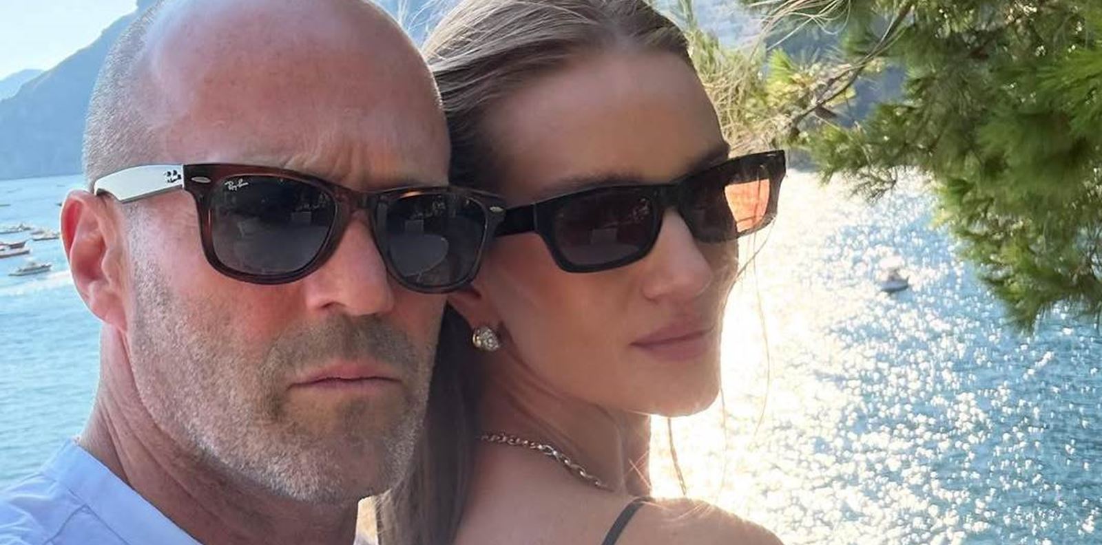 Роузи Хънтингтън-Уайтли и Джейсън Стейтъм: Семейна идилия на Амалфийското крайбрежие