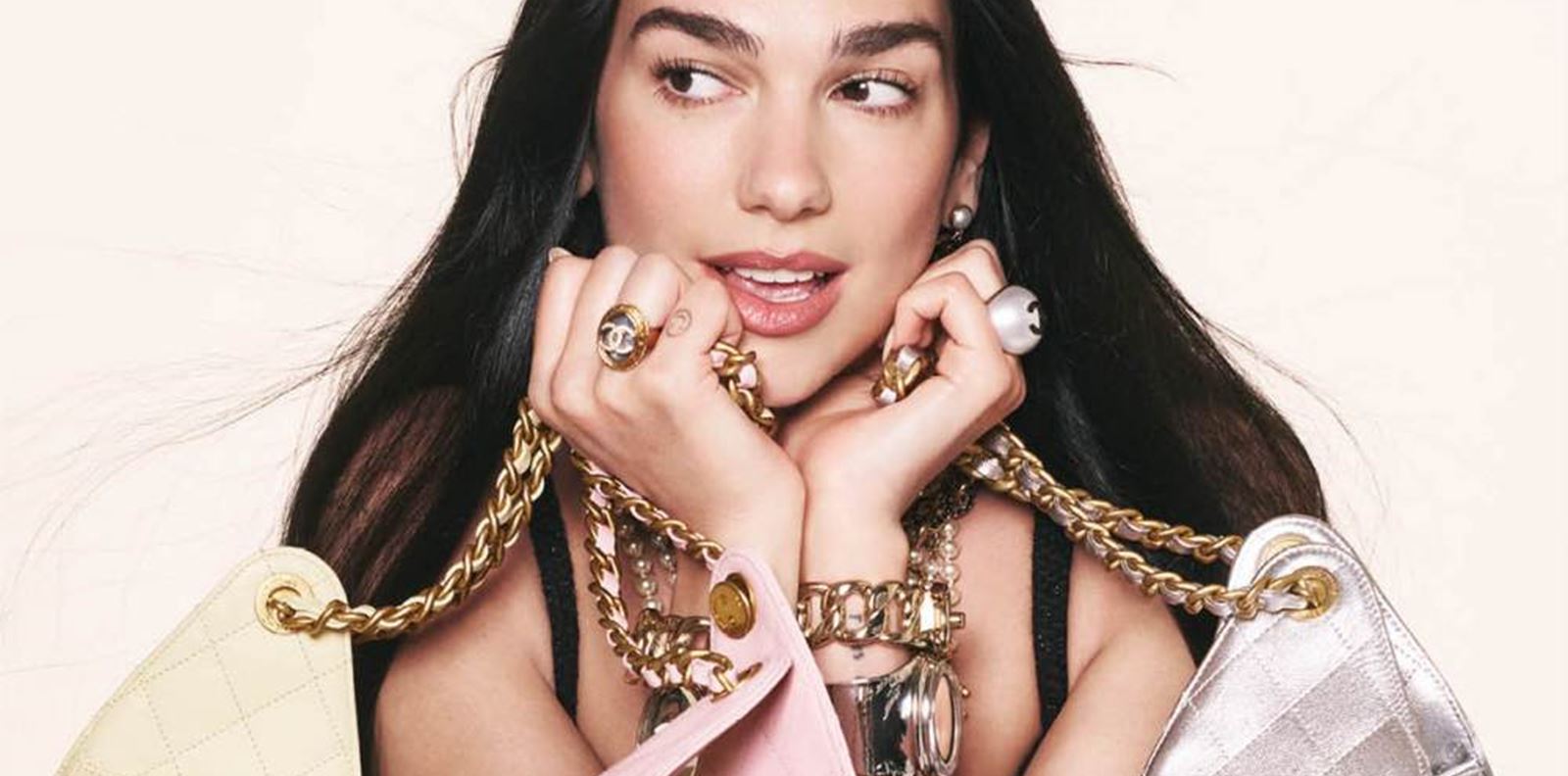 Дуа Липа е новото лице на CHANEL 25 в зашеметяваща кампания