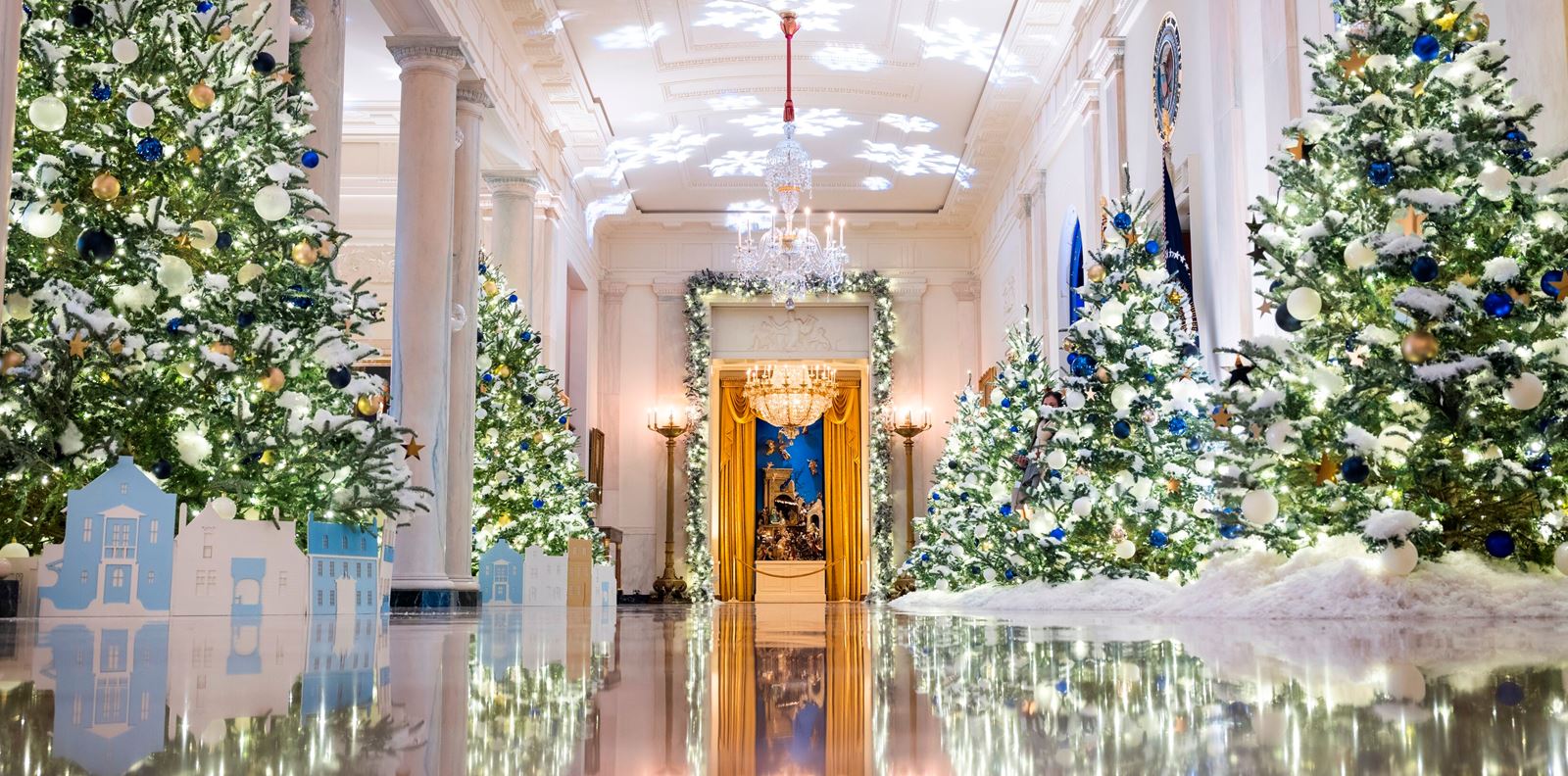 Вижте впечатляващата коледна украса в Белия дом