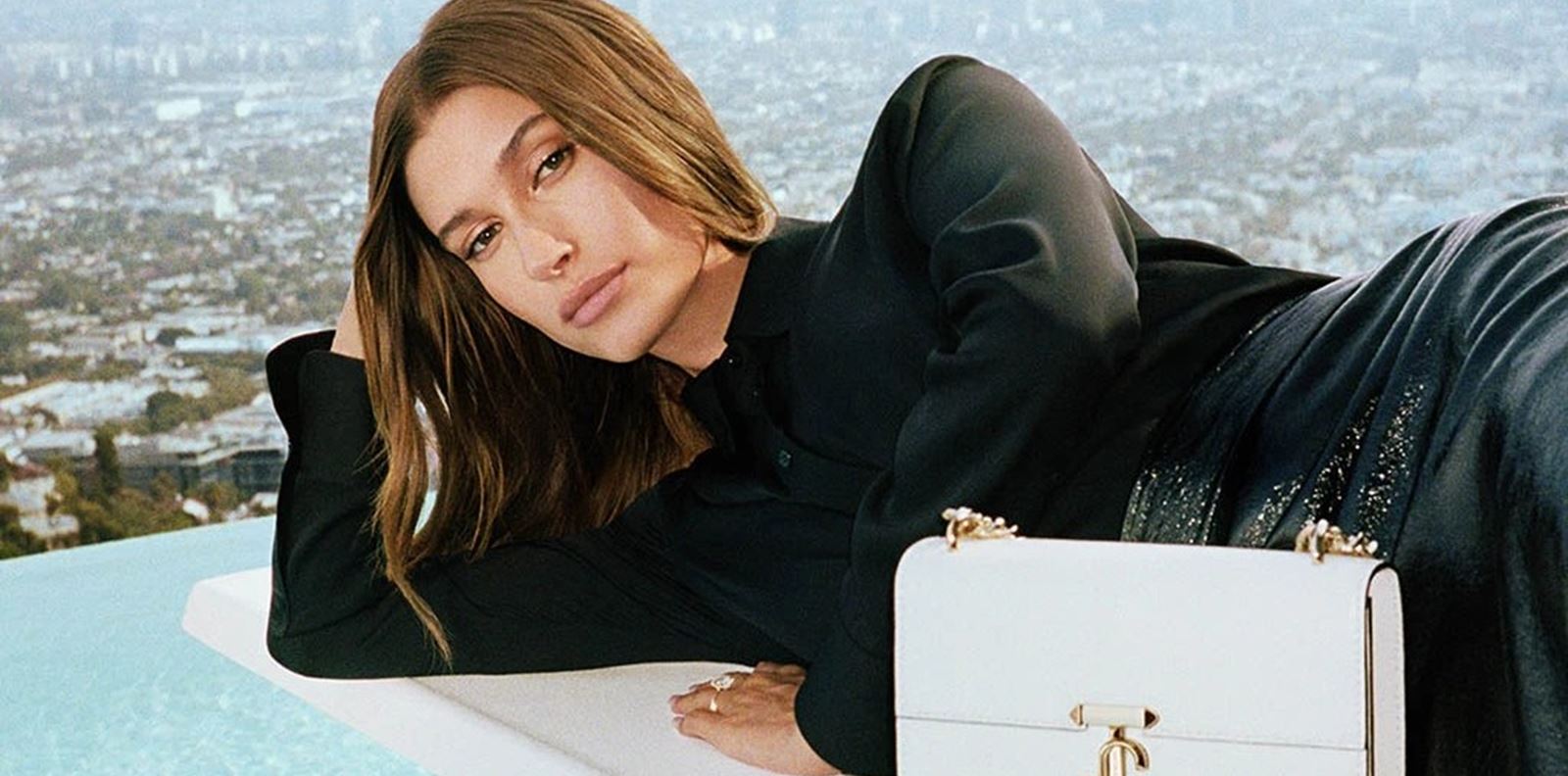 Хейли Бийбър пуска skincare бранда си през юни