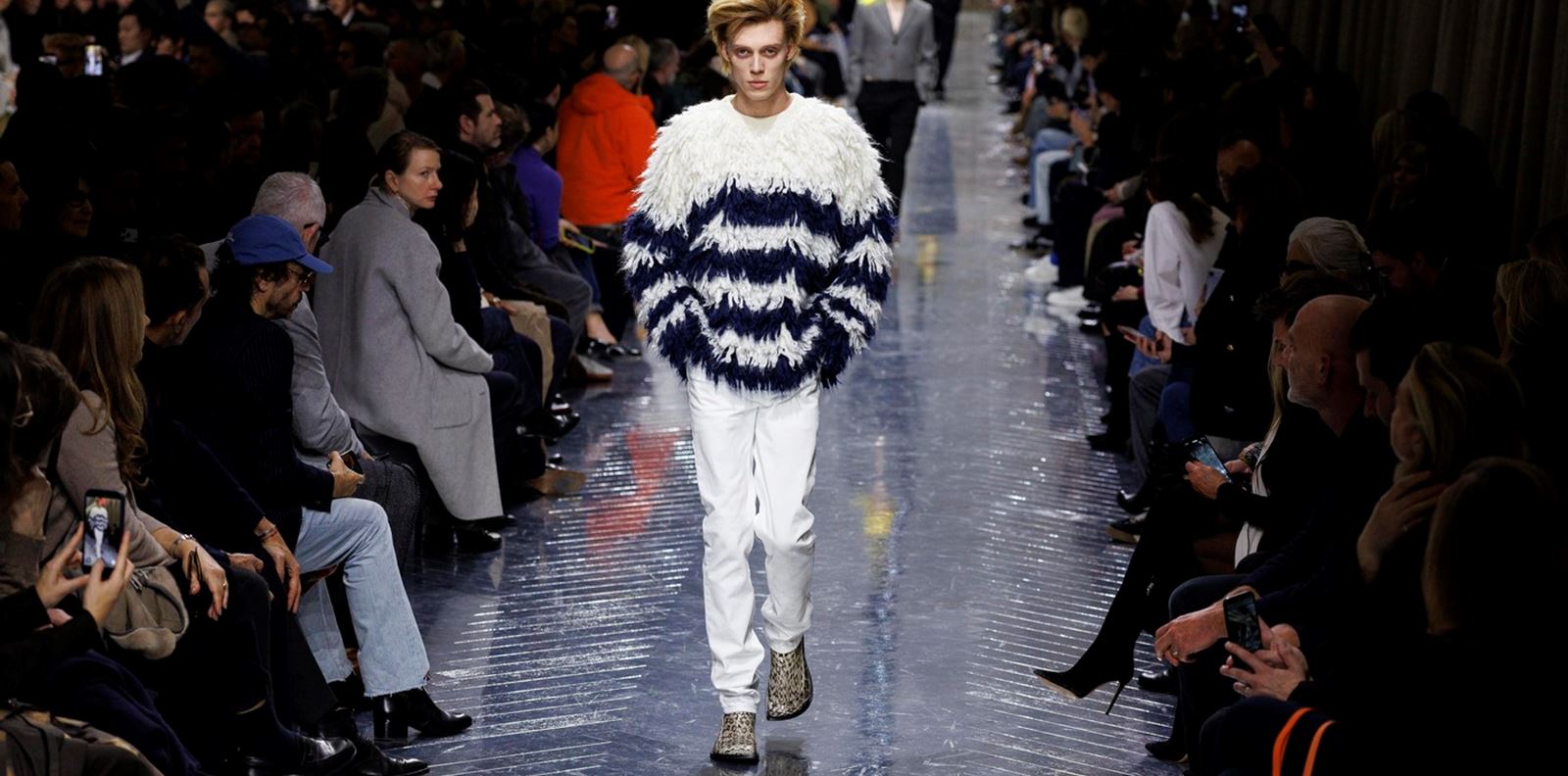 Джонатан Андерсън отхвърля нормалността с провокативната си колекция за Dior