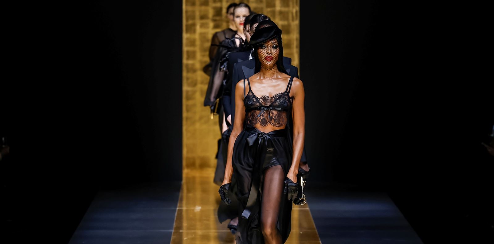 Dolce&amp;Gabbana нажежиха атмосферата с новата си колекция