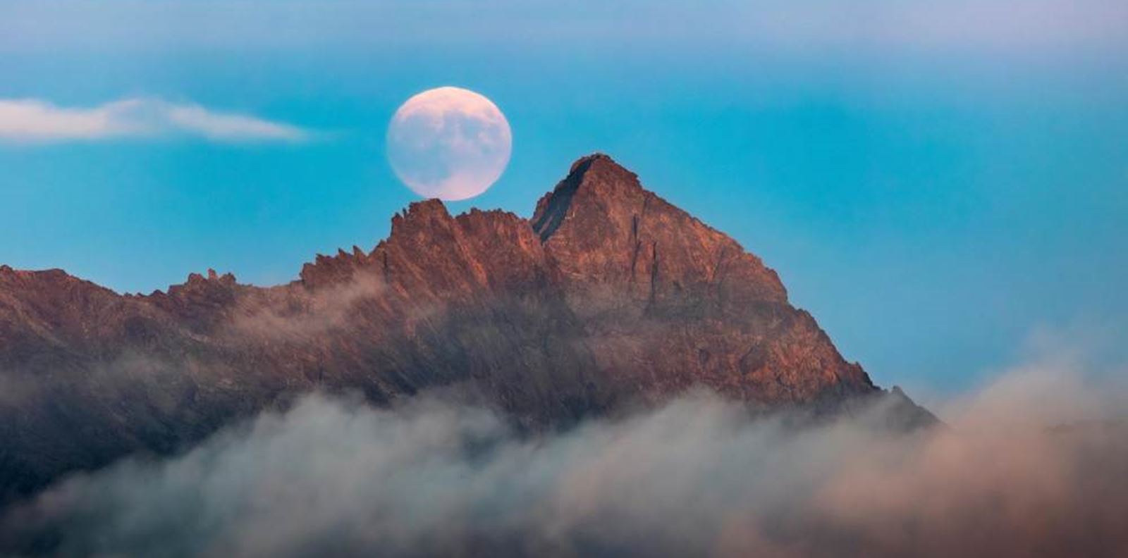 Ягодовата луна озарява небето ни днес. Ето как ще се отрази на зодиите