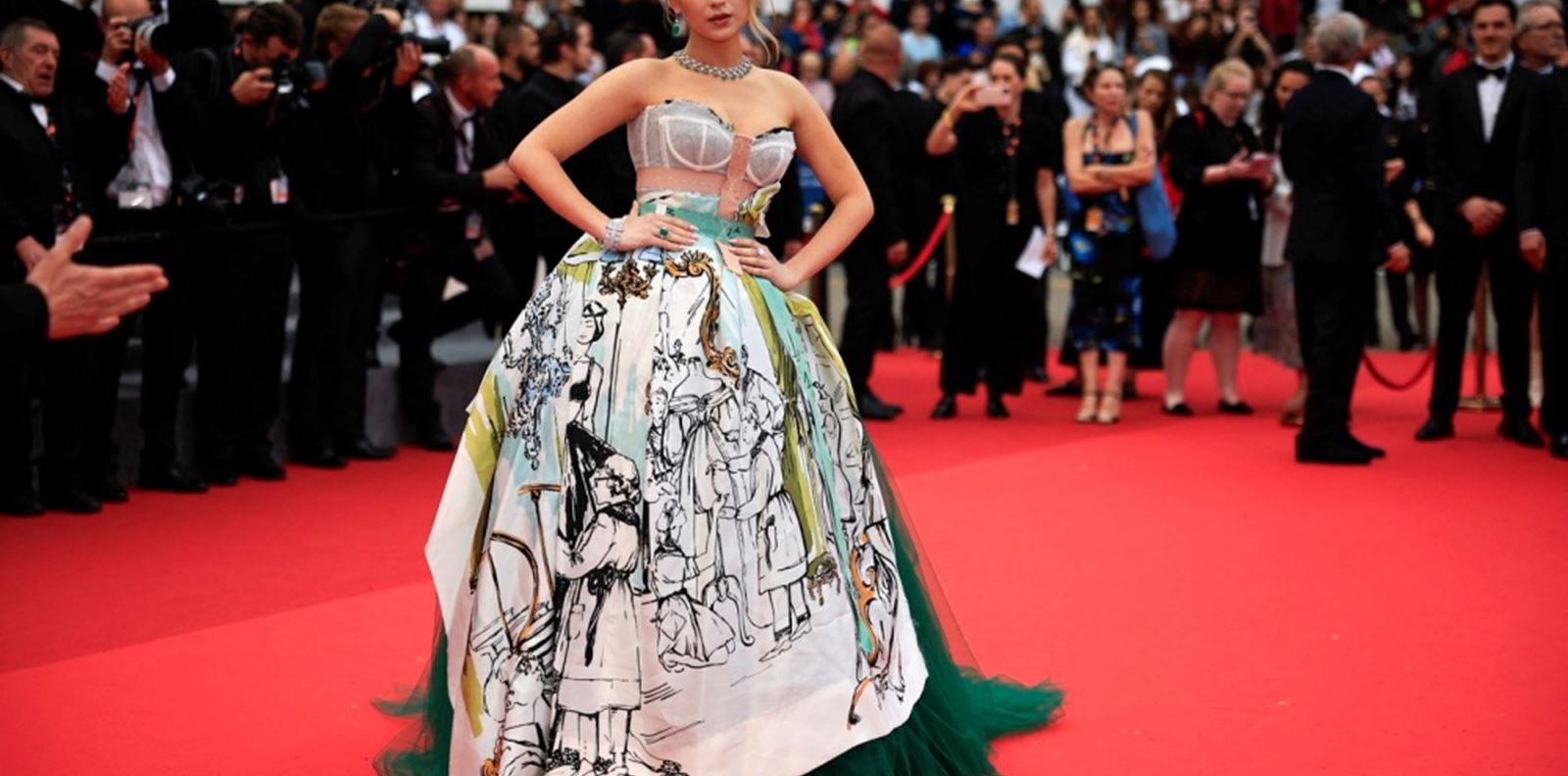Мария Бакалова и тоалетите, които избра за червения килим в Кан