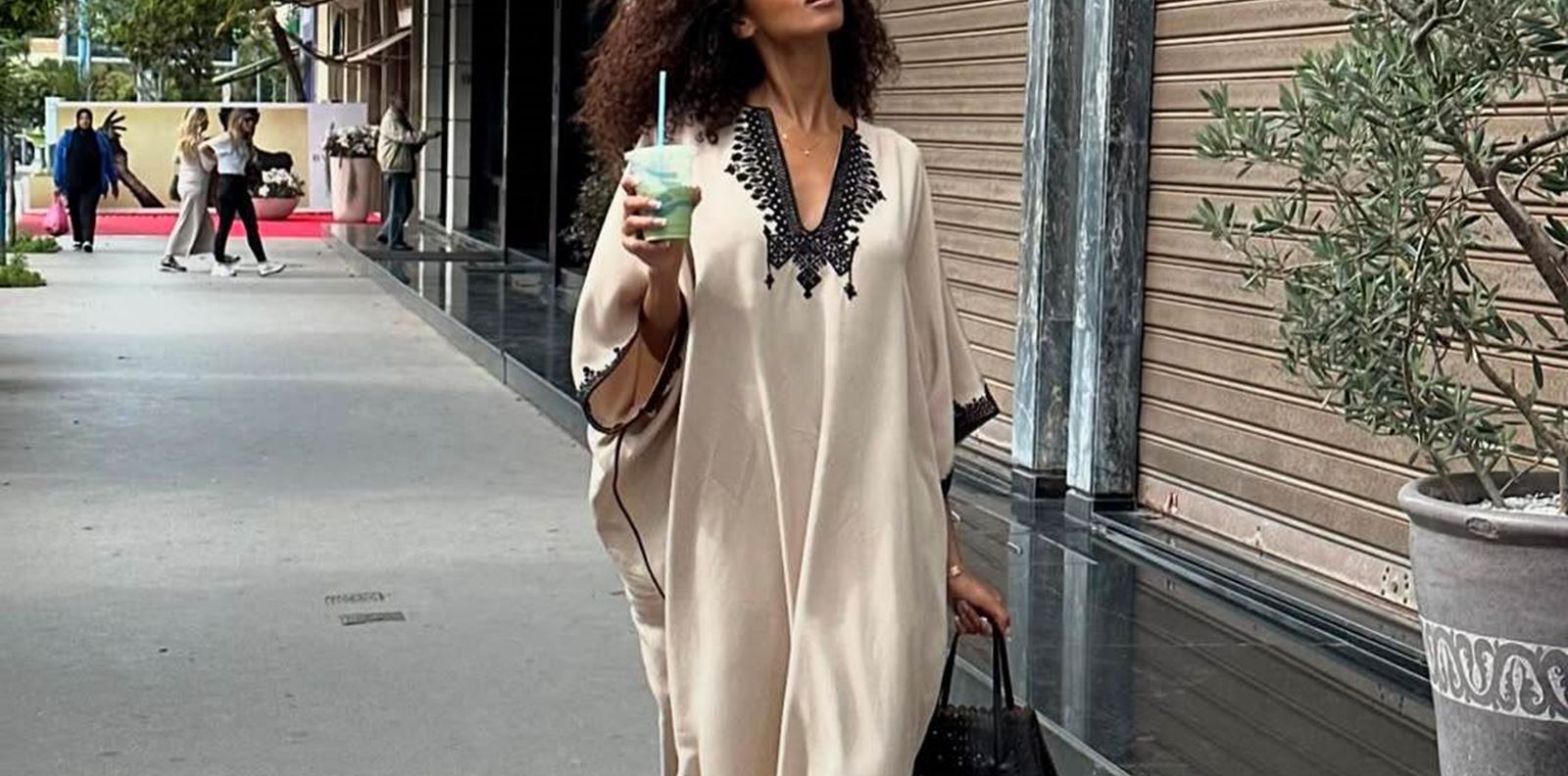 Летен лукс без усилие: завръщането на кафтана