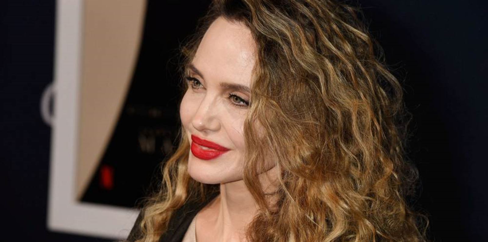 Всички погледи са вперени в Анджелина Джоли и новата й прическа