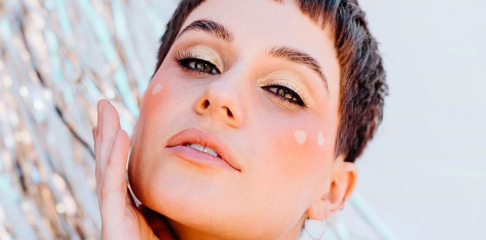 Руж, който стои като естествена руменина