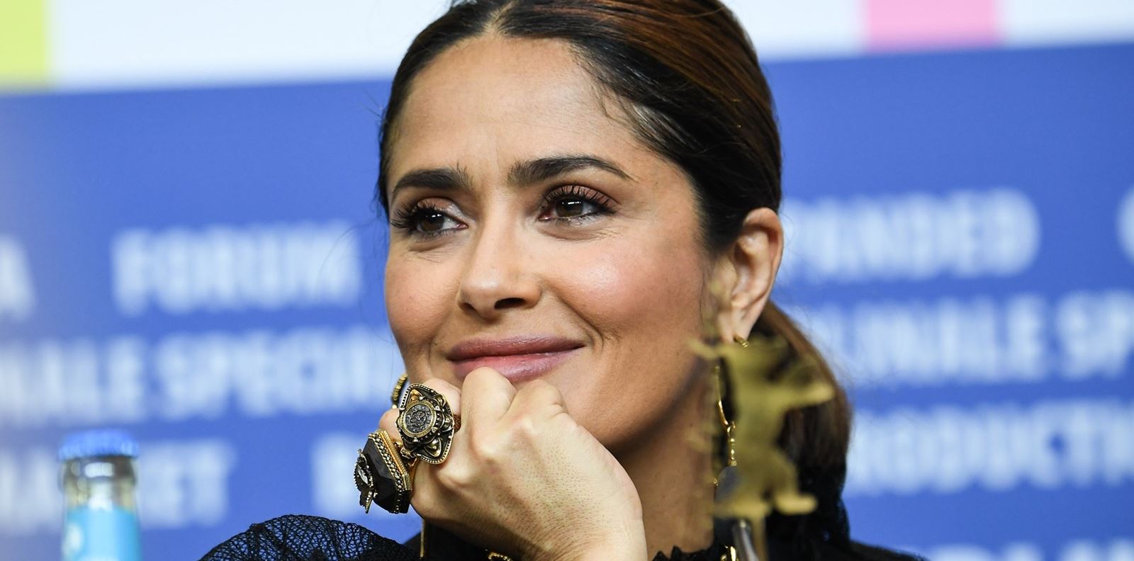 Бухалът на Салма Хайек... обожава вино