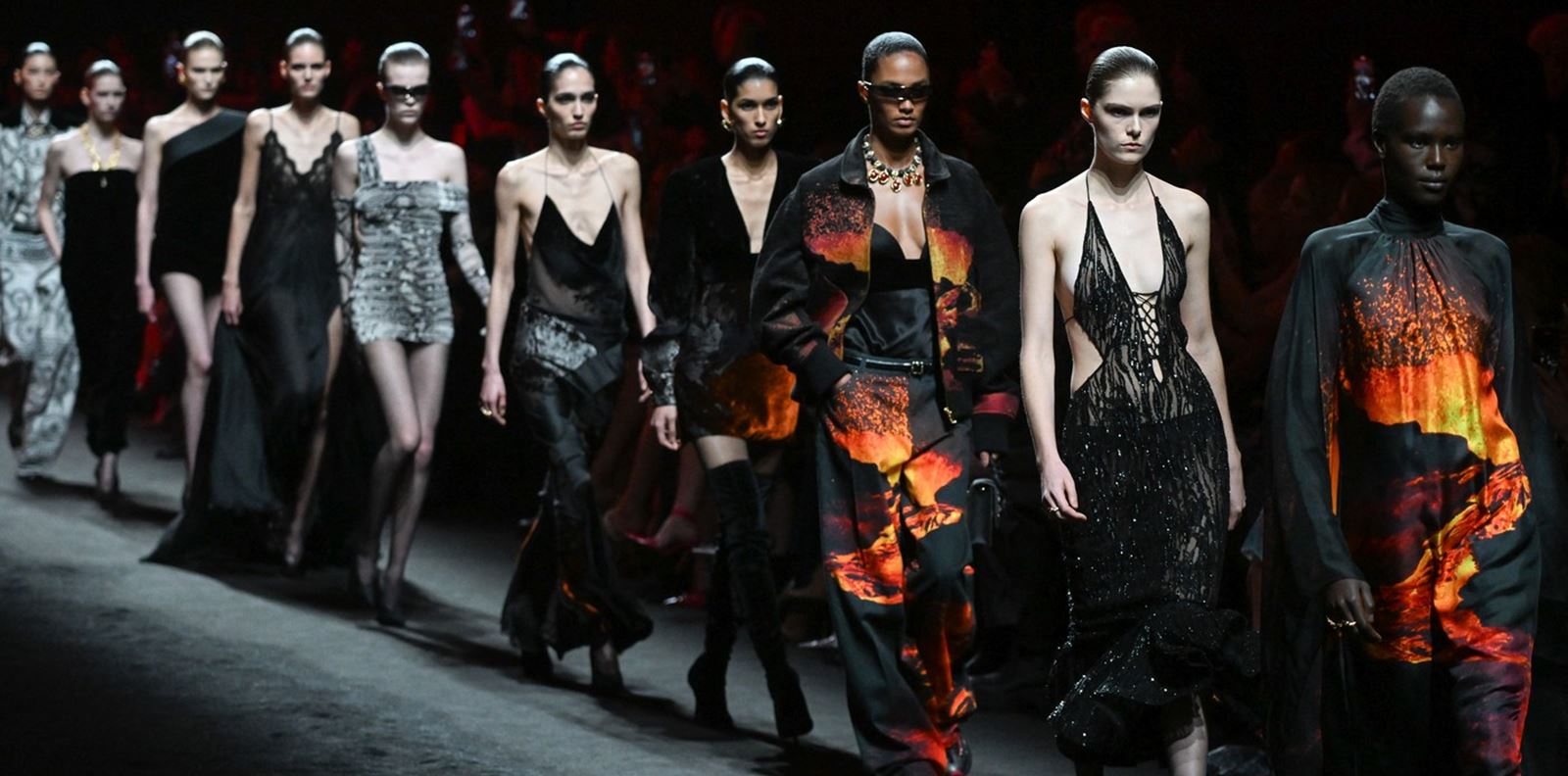 Roberto Cavalli: Eсента на 2025 носи вдъхновението на Помпей