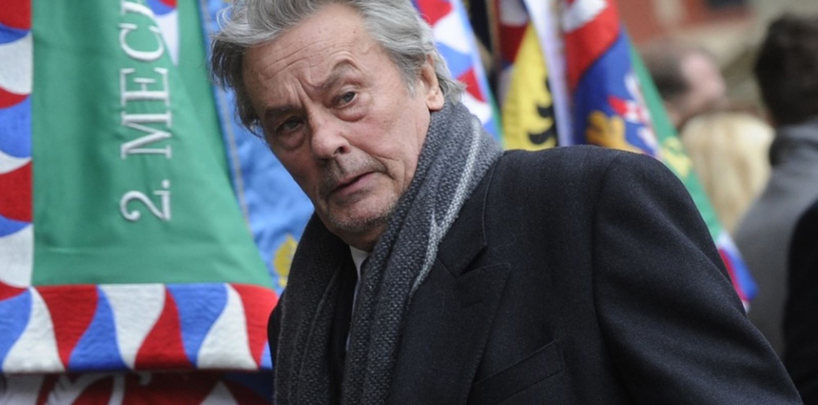 Започна разследване срещу жената до Ален Делон