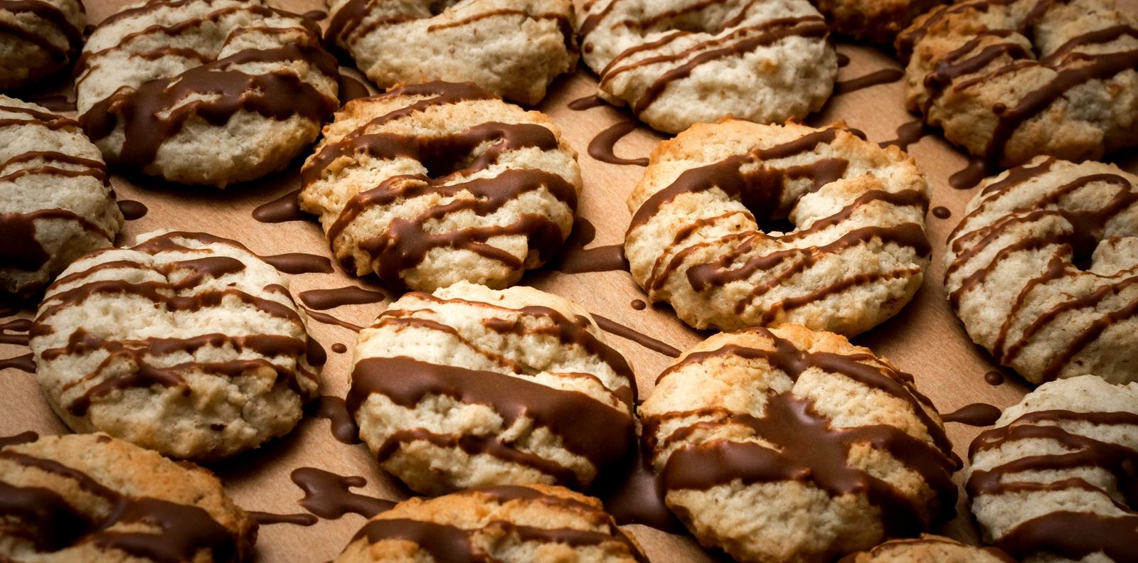 Коледни бадемови сладки с шоколад