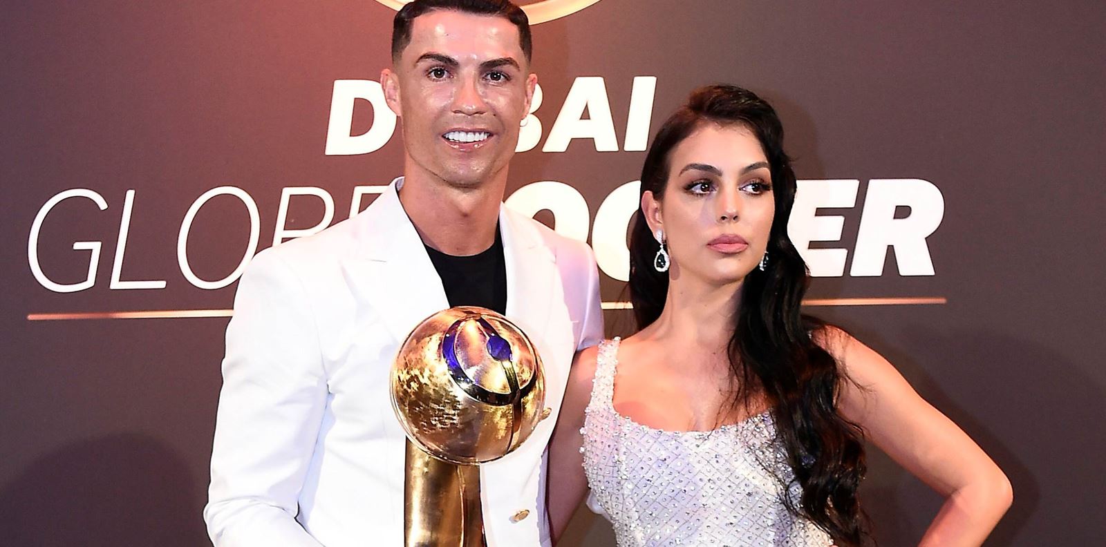 Кристиано Роналдо и Джорджина Родригес обявиха годежа си
